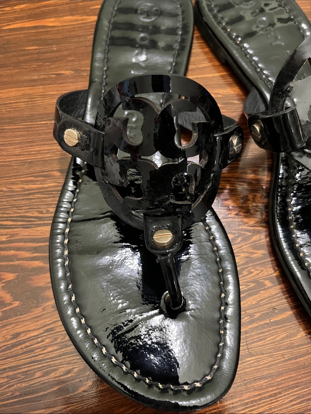 Tory Burch Black Patent Leather Logo Thong Sandals - Picture 7 of 15